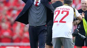 Mls premier league bundesliga la liga serie a champions league europa league this was the golden hour after arsenal completed their unbeaten season. Arsenal Award Departing Manager Arsene Wenger Golden Invincibles Trophy Eurosport