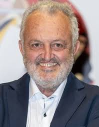 Steve Della's Instagram, Twitter & Facebook