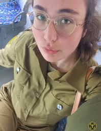 Привет я репетитор и дополнительно солдатка одиночка 🤗, служу в  подразделении международных отношений 💚 Есть 5 лет опыта с взрослыми и  детьми , даю частные уроки: •Английский 📚 все уровни •Математика 🧮