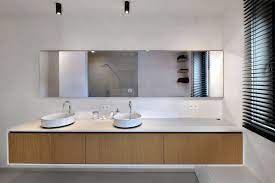 strakke badkamermeubel in hpl met opbouw lavabo s van alape en grohe kranen badkamermeubel design badkamer badkamer modern