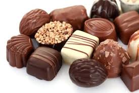 Voi La Conoscete La Differenza Tra Le Praline E I Cioccolatini E La Ricetta Base De Pralinato Alle Nocciole Correte A Legg Cioccolato Idee Alimentari Ricette
