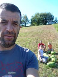 PODRŽI LOKALNOG FARMERA! NAUČIO JE Nedzad Vesna Jusic SVOJE JEZERANE NA  SLATKO. ZATO SVAKE GODINE SADI SVE VIŠE SA SVOJOM PORODICOM. A KOMŠIJE SE  VRAĆAJU I TAKO ĆE I OVE GODINE! BUJRUM