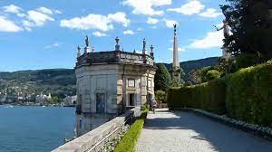 Passerella galleggiante sul lago maggiore per collegare le isole borromee: Isola Bella Lago Maggiore Italy Youtube