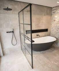 landelijke badkamer met industriele aankleding badkamer badkamer showroom badkamer modern