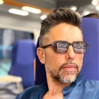 50+ perfiles de «Acri»