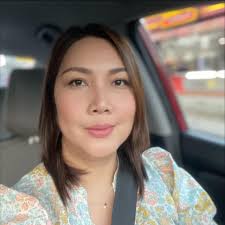 This is where my mom and dad first met. 💑 Then, before they got married,  they had their prenup shoot here. 👫 We revisited the place and I “tried”  to recreate some