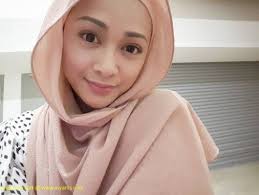Elly mazlein hadiahkan dusta cinta buat peminat setia. Faye Kusairi Nafi Berpisah Dengan Azmi Hatta Sebelum Ini Hubungan Percintaan Antara Pelakon Faye Kusairi Dengan Bekas Suami Elly Mazlein Iait Suami Percintaan