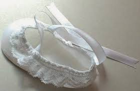 DIY: zapatos de encaje y raso para bebé - yo elijo Coser