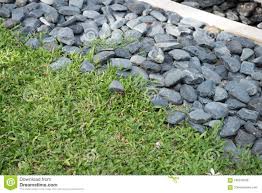 Jetzt stöbern, preise vergleichen und online bestellen! Teil Des Gartens Grunes Gras Und Stein Im Garten Entwerfen Stockfoto Bild Von Teil Stein 106016198