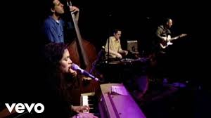 139 on the billboard 200 before climbing to no. Norah Jones Come Away With Me Live Youtube