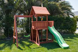 Juegos de patio de sdonline. Casita De Madera Con Juego De Patio Incluido Dino Cars Chile