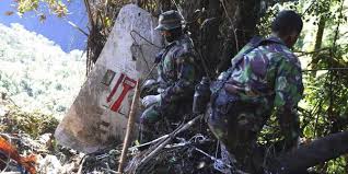 8 kecelakaan pesawat terparah yang terekam kamera channel ini membahas tentang hal hal menarik berikut adalah cuplikan video kecelakaan pesawat. Korban Sukhoi Detik Detik Maut Jatuhnya Pesawat Sukhoi Superjet 100 Merdeka Tag Page 1