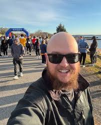 For Giving Tuesday, David decided to give back by participating in a  charity turkey trot to support W.H.E.A.T (@wheatpantry.official), the food  pantry in his home town in Connecticut. David's favorite part of