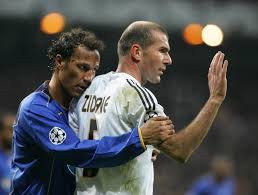May 29, 2021 · adrian mutu (42 de ani) a preluat, începând de vineri seara, destinele formaţiei fotbal club universitatea 1948 pentru o perioadă de doi ani de zile, potrivit anunţului făcut de conducerea clubului din bănie. 2004 05 Jonathan Zebina Roma Adrian Mutu Marca English