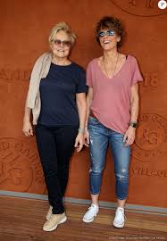Entre muriel robin et anne le nen, ce fut une évidence. Muriel Robin Mariage Surprise Avec Anne Le Nen En Presence D Un Celebre Temoin Le Diaporama Purepeople