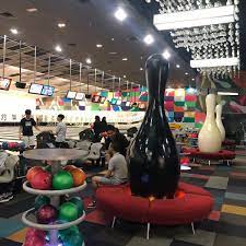 1 utama, also known as one utama, one u or 'ou', has become one of the most popular shopping malls in kuala lumpur with around 650 shops. One Utama Bowling 1 Utama Shopping Centre New Wing