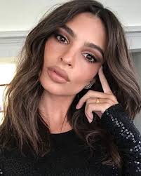Yes, emily ratajkwoski is a babe. Emily Ratajkowski How To Get Emrata S 90s Makeup Look Mojeh