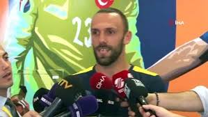 Durmadan, bıkmadan, vazgeçmeden sürekli mesaj. Vedat Muriqi 3 Te 3 Yapip Milli Araya Cok Guclu Girmeyi Hedefliyoruz
