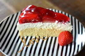 Fruchtiger Erdbeerkuchen Mit Vanillepudding Creme Einfaches Rezept