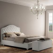 Vegaslim duo è un letto matrimoniale con contenitore dalla generosa imbottitura, disegnata in forme squadrate dalle cuciture a vista. Letto Matrimoniale Imbottito Duchessa Arredasi
