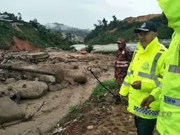 Beberapa hari kebelakangan ini, hujan lebat turun tanpa henti hingga menyebabkan banyak kawasan yang telah dilanda banjir. Operasi Mencari Mangsa Hilang Di Lojing Terbatas Kerana Berisiko Metrotv