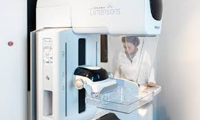 Frauen, deren mutter, schwester oder großmutter an brustkrebs erkrankt sind oder waren, haben ein größeres risiko. Mammographie Radiologie Bruchsal