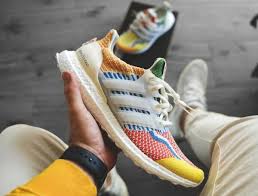This adidas ultra boost 3.0 lgbt features a solid black primeknit upper with matching side panel cage overlay. Que Vaut La Adidas Ultraboost 5 0 Dna Lgbt Pride Love Unites 2021