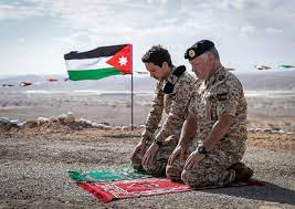 أكدت سلطنة عُمان، اليوم الأحد، وقوفها التام إلى جانب الأردن بقيادة الملك عبدالله الثاني، ودعمها الثابت لكل ما من شأنه ضمان وقال ولي العهد الأردني السابق الأمير حمزة بن الحسين، في تسجيل مصور أن قائد الجيش الأردني طلب منه البقاء في منزله وعدم الاتصال بأحد. Ø§Ù„Ù…Ù„Ùƒ Ø¹Ø¨Ø¯Ø§Ù„Ù„Ù‡ Ø§Ù„Ø«Ø§Ù†ÙŠ Ø¨Ù† Ø§Ù„Ø­Ø³ÙŠÙ†