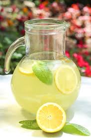 Citronnade A L Americaine Lemonade Elle Mijote Quelque Chose Recette Limonade Faite Maison Recettes De Boissons Citronnade