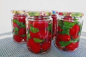 Eingekochte Cocktailtomaten Mit Basilikum Tomaten Einkochen Einkochen Rezepte Tomatensosse Einkochen