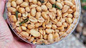 Kacang tanah merupakan salah satu bahan makanan yang cocok dijadikan berbagai macam camilan. Cara Goreng Kacang Bawang Agar Renyah Dan Tidak Gosong Cocok Disajikan Saat Lebaran Tribun Batam