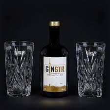 Hier finden sie preiswerte kristallgläser im vergleich. Eine Flasche Ginstr Und Zwei Original Ginstr Kristallglaser Ginstr Stuttgart Dry Gin