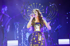 Kiba dachi , marius pop. Photogallery Elena Gheorghe The Fashion Parade At Her Last Concert She Wore Special Clothes One Of Them With The Photos Of Her Grandmother Entertainment Monden Libertatea Ro