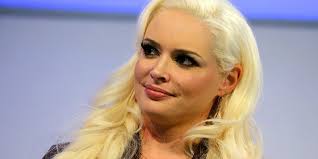 Jenny frankhauser, die ebenso blonde schwester von daniela katzenberger, stand in den letzten wochen mächtig in der kritik. Schwester Jenny Bricht Mit Daniela Katzenberger Desired De