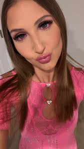 Joelle Rose's Instagram, Twitter & Facebook