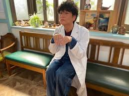 エルザは狂人だった。 彼女は美しいセラー約夢を見たが、彼女は絵に行きました。 女の子は彼女の写真を上げた。 アダムスの少年は目を覚ますと、両親を目が覚めた。 彼らは、エルザのために行き、ほうきと秘密の入り口で彼の祖母を参照してください。 Aezwrup062ze2m