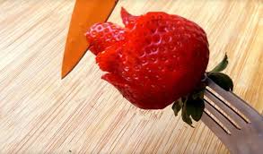 How To Make A Strawberry Rose In 6 Steps Strawberry Roses Strawberry Food