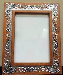 Cornice Decorata Con Lamina Di Alluminio Incisa In Rilievo Di Rurana Su Etsy Https Www Etsy Com It Listing 207246973 Cornici Decorate Cornici Arte Con Latta