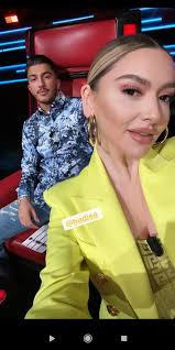 Hadise'nin pozlarını oyuncu eski sevgilisi kaan yıldırım'ın evinin bahçesinde verdiği iddia edildi. Layan On Twitter Hadise Mero