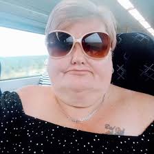 Hi could someone help and please put the 2 pictures together and make the  one