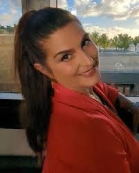 Elaine Hicks's Instagram, Twitter & Facebook