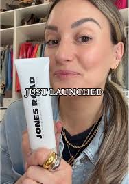 I’ve been diving into the @Jones Road Beauty “Just Enough” tinted  moisturizer for 2 weeks now & she’s THAT girl! She’s NOW available!!!  Linked In my bio. #jonesroadbeauty PARTNER • ...