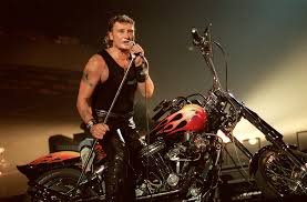 Sang pour sang is pronounced in the same way as cent pour cent, what means 100% and is probably a possible (even better) translation in this context. Route 66 4 Etapes Sur Les Traces De Johnny Hallyday