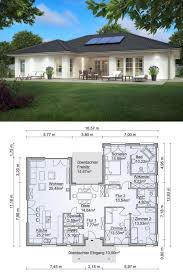 Bungalow Haus Im Landhaus Stil Mit Walmdach Architektur Holz Fassade Grundriss In Uform Mit Terrasse Einfamilienhaus Ebener Haus Bungalow Baustil Walmdach