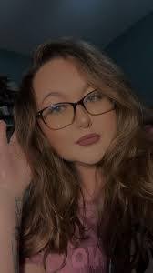 Manda Wright's Instagram, Twitter & Facebook