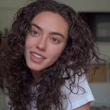 Iyonna Davis's Instagram, Twitter & Facebook