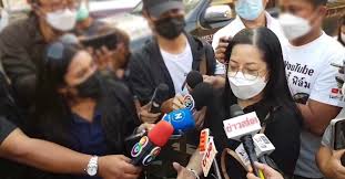 พนิดา ศิริยุทธโยธิน ซึ่งเป็นคุณแม่ แตงโม นิดา ออกรายการโหนกระแส. Qr0rcedrxqcom