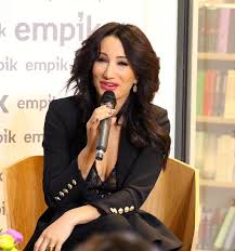 Justyna steczkowska wciąż cieszy się w polsce statusem diwy, który niestety nie przekłada się ani na wielkie sukcesy muzyczne ani na ogrom. Justyna Steczkowska Z Corka Na Wakacjach Dzien Bez Makijazu I Szpilek Komentuje Nawet Zaskoczona Bujakiewicz