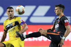 Angulo gets the ball and cuts in from the left and takes a shot at hyderabad fc hit the bar. G5ztaiu7o2thjm
