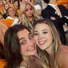 Betsy (@betsywillis_) • Instagram photos and videos